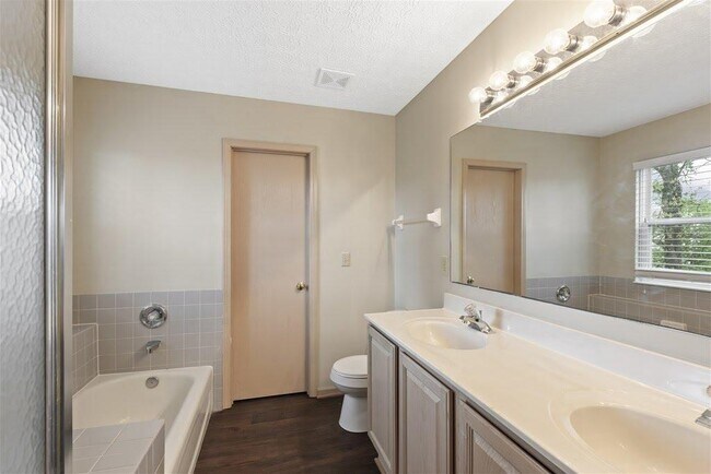 Building Photo - 6529 Centennial Dr