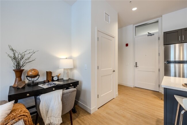 Building Photo - 25 E Spaulding St