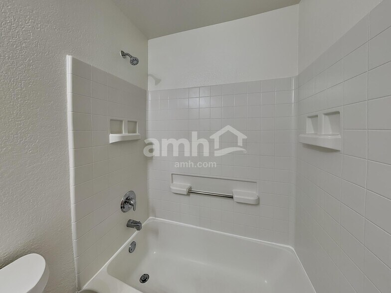 Building Photo - 432 Round Rock Rd