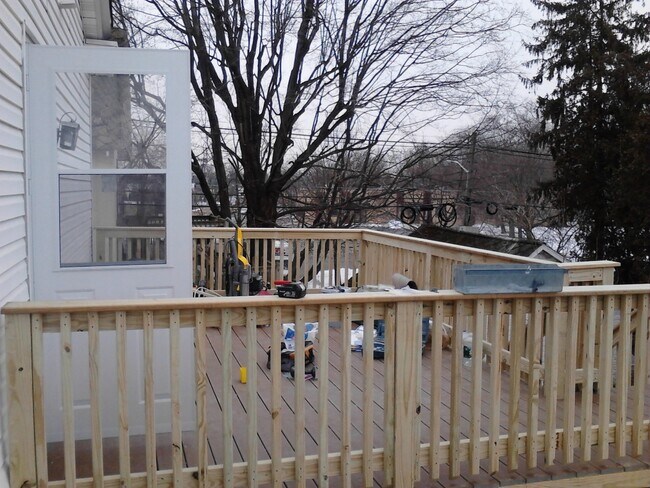 Building Photo - Fantastic 1  Bedroom Apartment in Great Neighborhood! Recently Renovated! Lots of Natural Light! ...