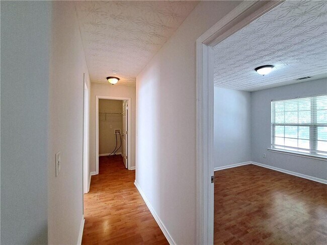 Building Photo - 3940 Crescent Walk Ln NE