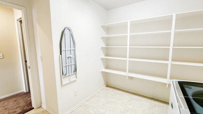 Building Photo - 34213 Parkside Dr