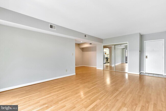 Building Photo - 208 Skyhill Rd