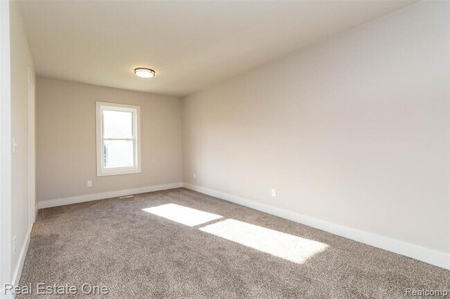 Building Photo - 5485 Hammersmith Dr