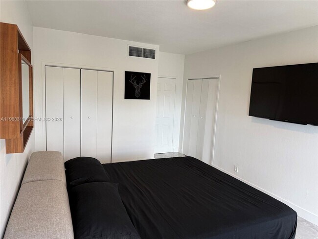 Building Photo - 880 NE 69th St