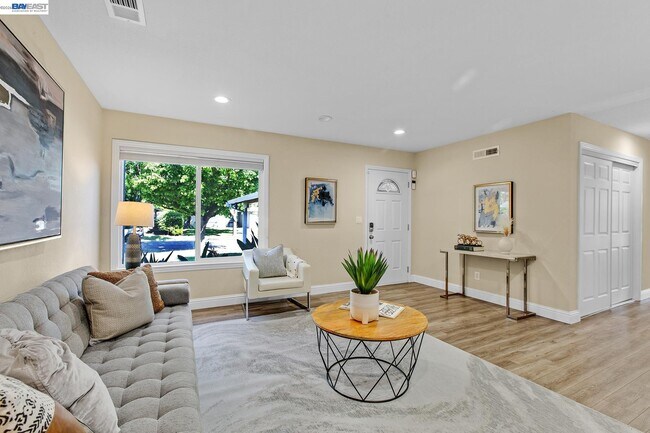 Building Photo - 238 Arbor Valley Dr