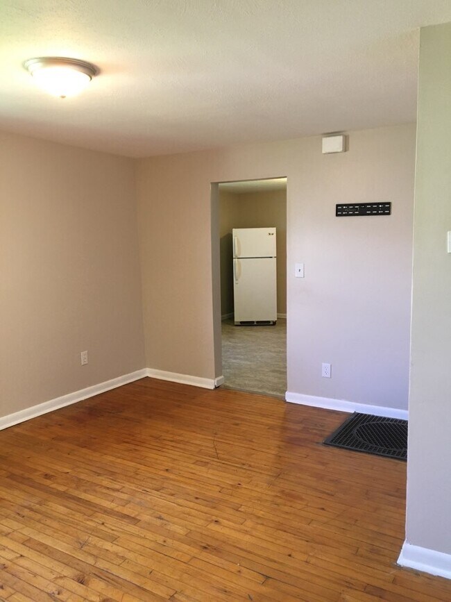 Building Photo - 1406 Butternut St