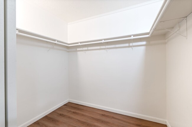 Building Photo - Renovated 2BR in Milwaukie