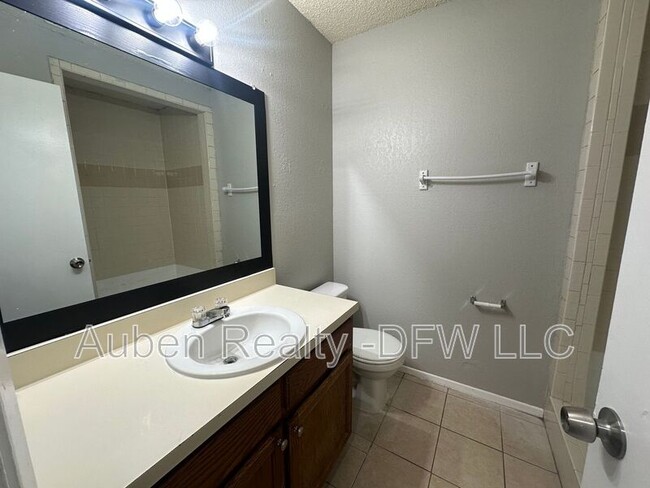 Building Photo - 1021 Vera Ct