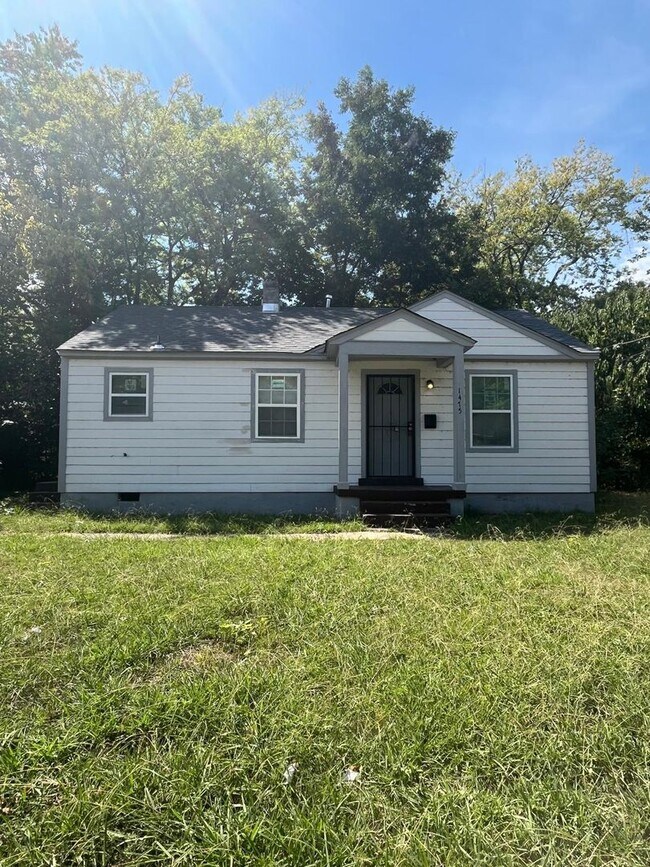 Primary Photo - Renovated house in quite Neighborhood