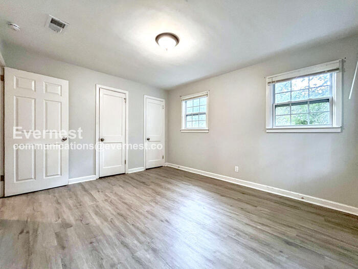 Building Photo - 1819 Oakmont Dr NW