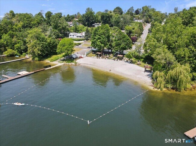 Building Photo - 5 Main Dr