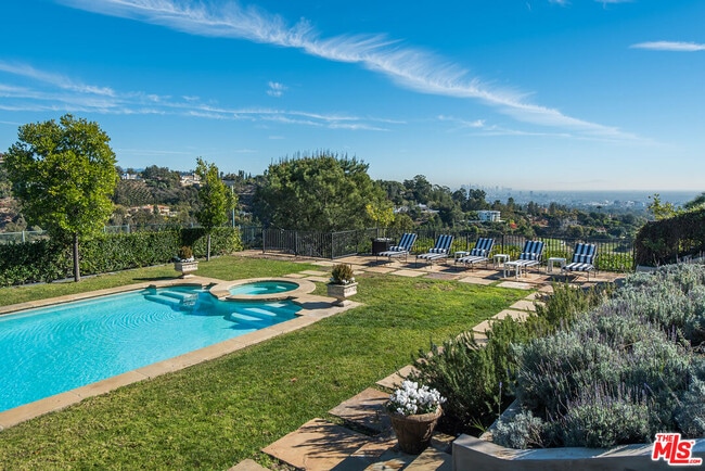 Building Photo - 980 Stradella Rd