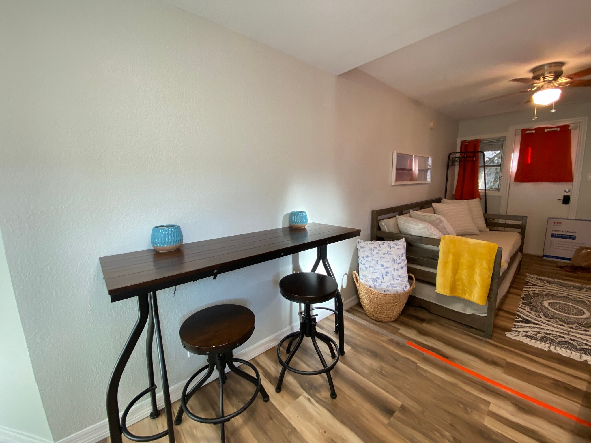 Building Photo - 236 6th Ave N