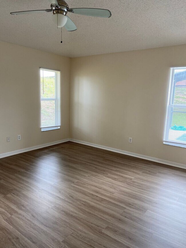 Building Photo - 144 Birchwood Dr