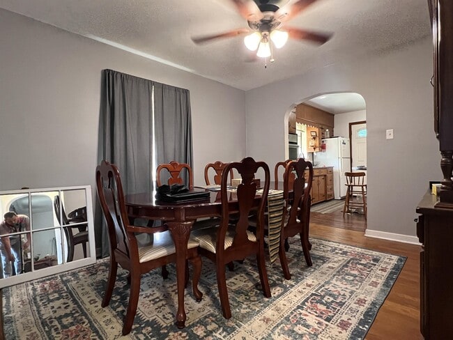 Building Photo - 1135 Sunset Dr