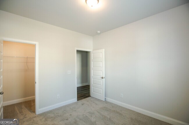 Building Photo - 452 Hellen Vly Dr