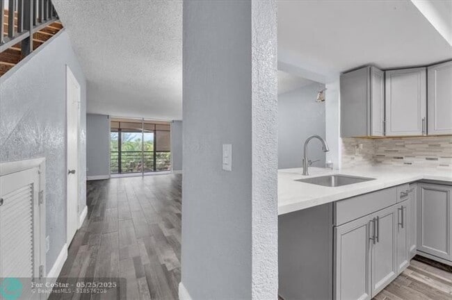 Building Photo - 3390 Foxcroft Rd
