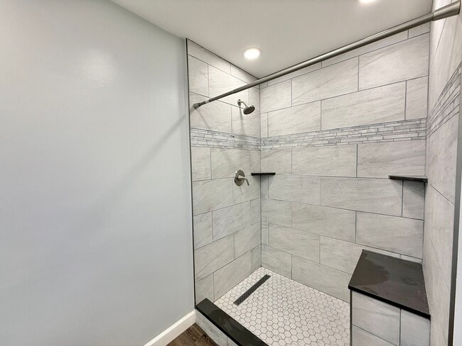 Building Photo - Recently Remodeled 4BD, 2.5BA North Raleig...