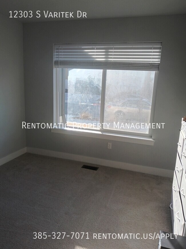 Building Photo - 12303 S Varitek Dr