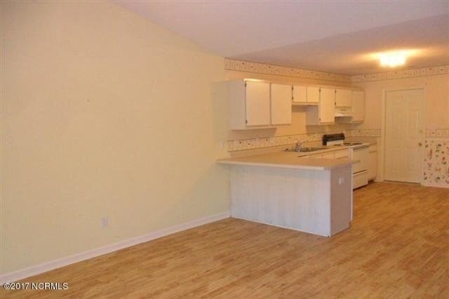 Building Photo - "Cozy Coastal Living: Charming 2-Bed, 2-Ba...