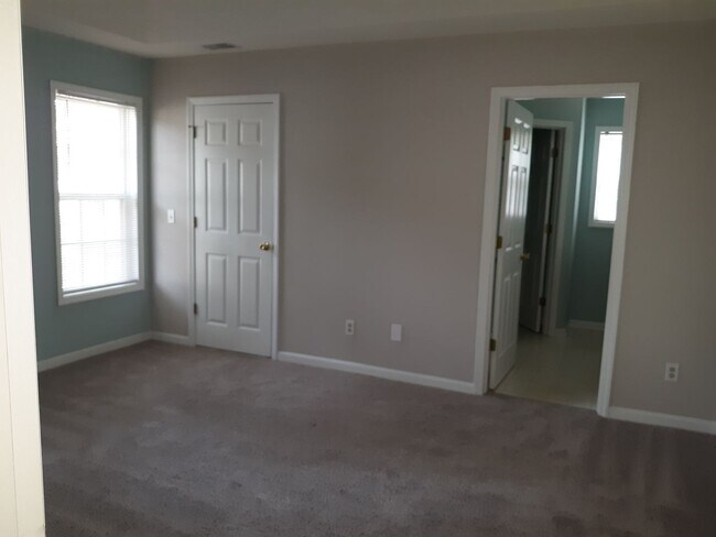 Building Photo - Charming Home in Northeast Columbia - Less...