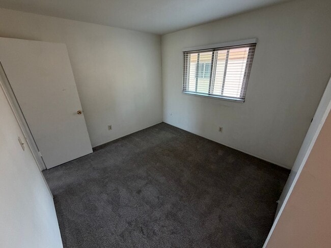 Building Photo - 4098 Valeta St