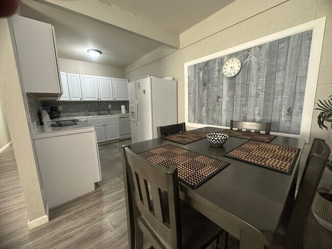 Building Photo - 3 Bedroom Townhouse