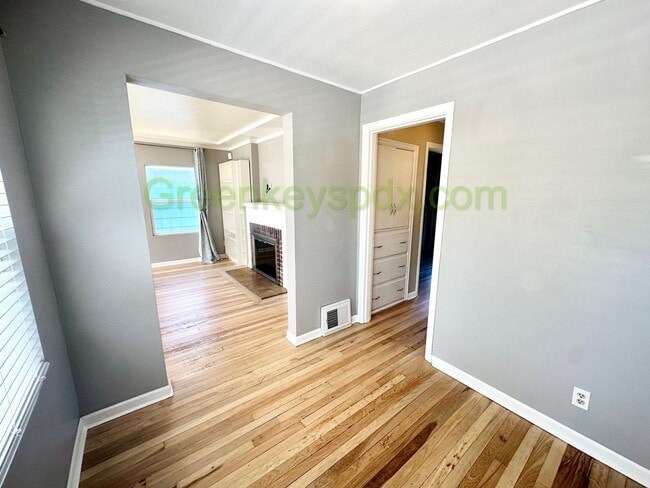 Building Photo - 2-Bedroom 2-Bathroom House in NE Portland,...