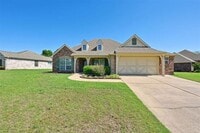 Building Photo - Large family home with plenty of space! This home has 4 bedrooms (or 3 with office), large family...