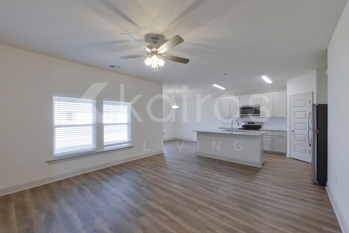 Building Photo - 17611 Carlisle Ave
