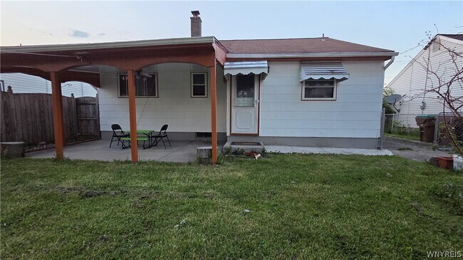 Building Photo - 419 Cherokee Dr