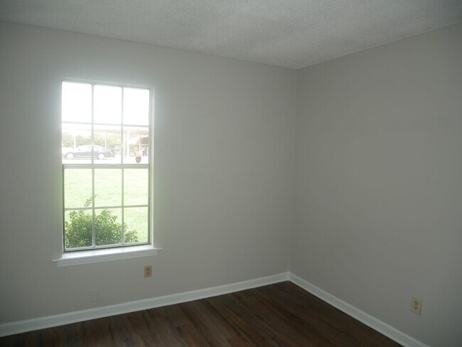 Building Photo - *****JUST REDUCED*****6010 Tulane Horn Lak...