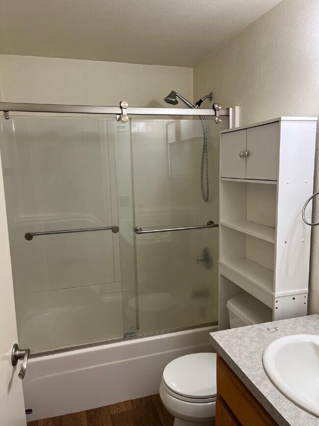 Building Photo - 2 Bedroom Duplex