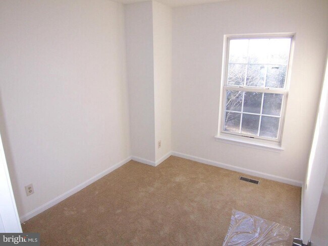 Building Photo - 1336 Foxglove Square