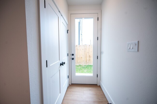 Building Photo - 7611 Victory Reserve St