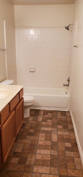 Bathroom - 2103 Greenbriar Colony Dr