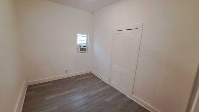 Building Photo - 389 Quick St