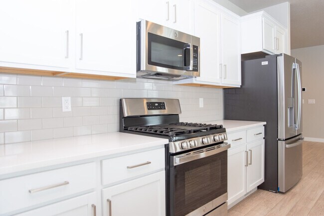 Building Photo - Modern Farmhouse Rambler – 7 Bed, 4 Bath –...