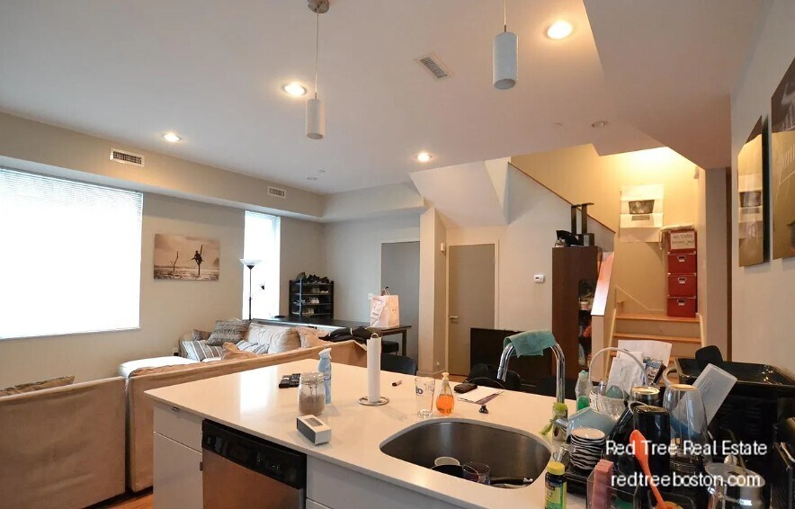 Building Photo - 53 Glenville Ave