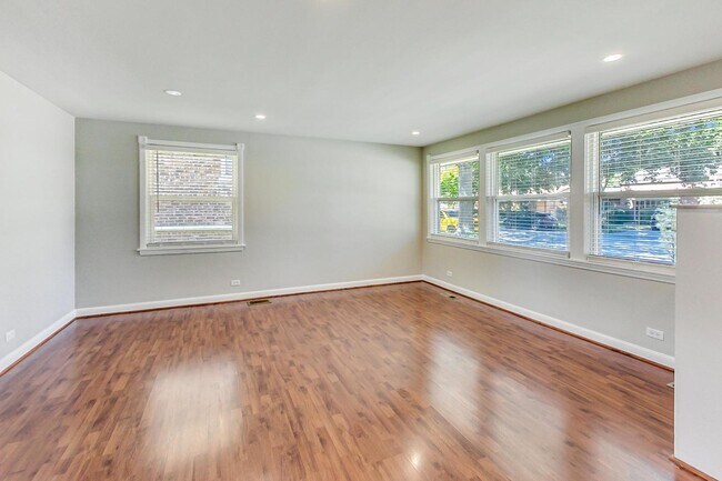 Building Photo - 3631 Kemman Ave