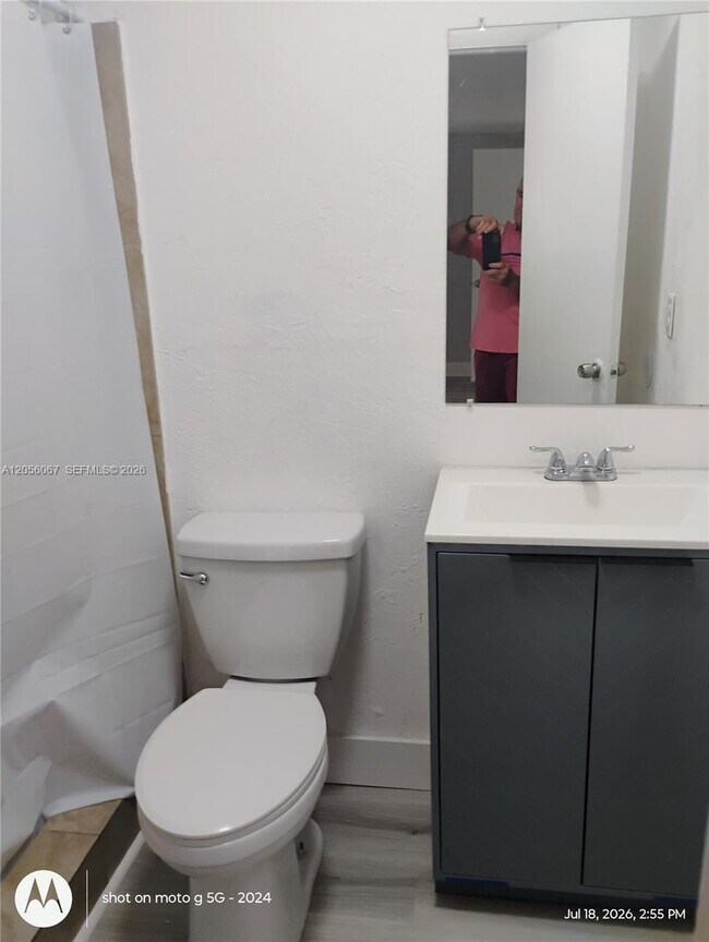 Building Photo - 4321 W Hallandale Beach Blvd