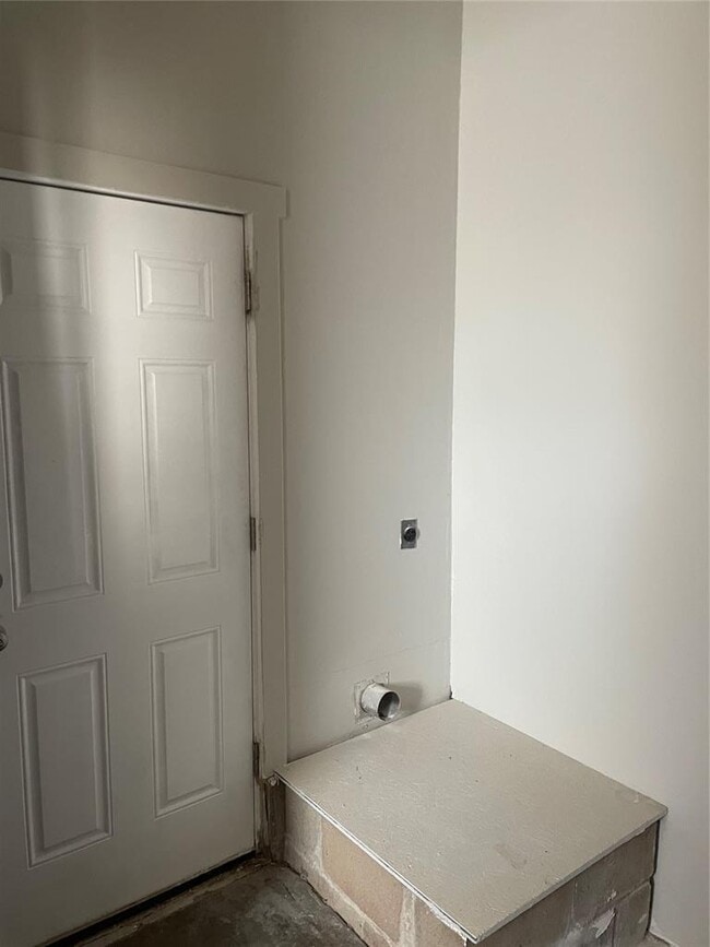 Building Photo - 228 W 9th St