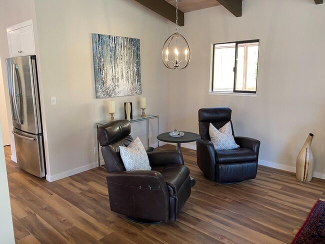 Building Photo - 121 Degas Rd