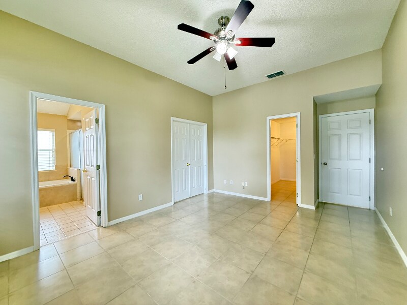 Building Photo - 12859 Enclave Dr