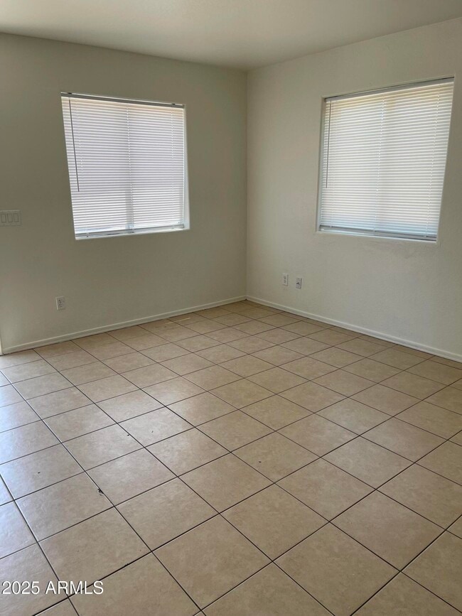 Building Photo - 2526 W Ocotillo Rd