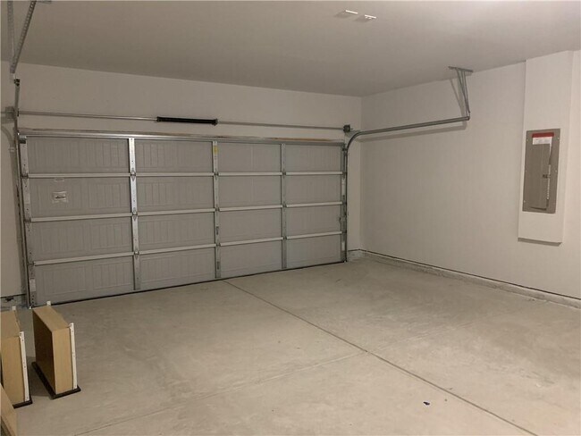 Building Photo - 430 Broadmoor Dr
