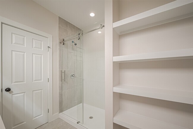 Building Photo - 918 St Clair St