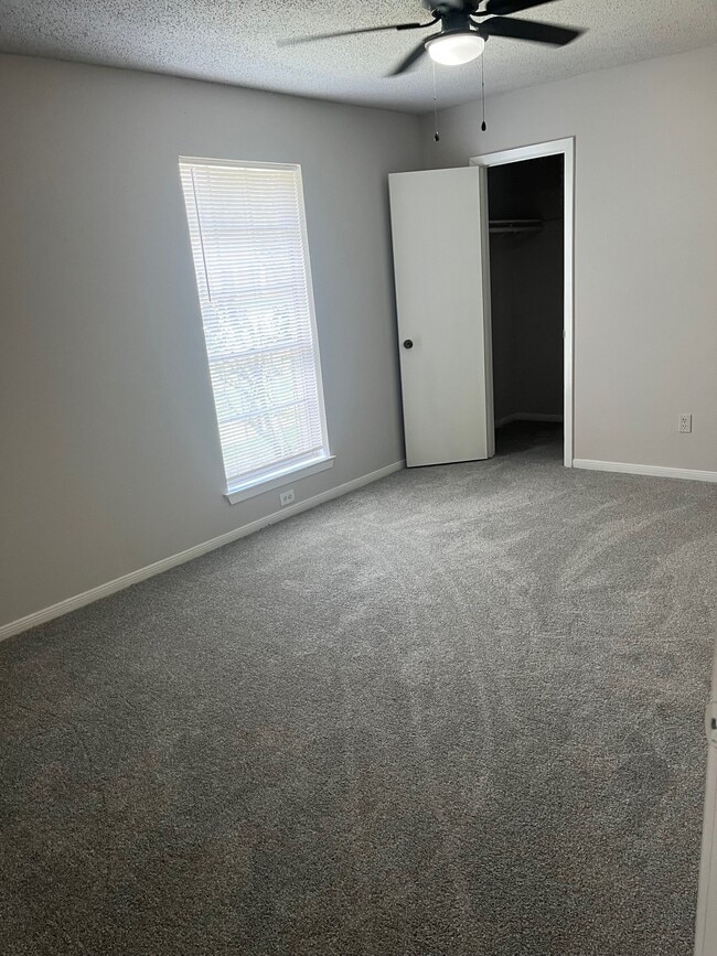 Building Photo - 2434 Long Reach Dr