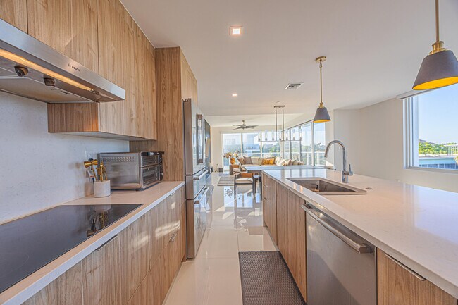 Building Photo - 117 Lake Ave